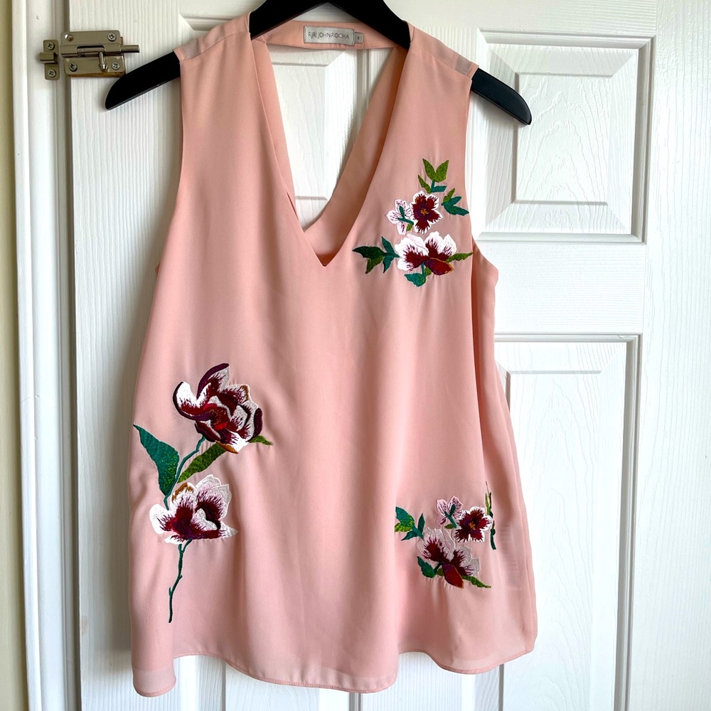 Flower embroidered top 🌺